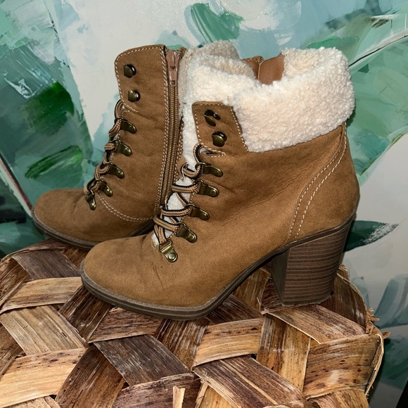 ESPRIT Hadley faux fur collar booties in camel color - Picture 1 of 7